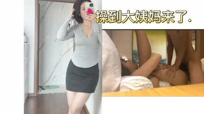 21715小马丶寻花牛仔短裙颜值美女镜头前特写口交穿着内裤摸穴双腿肩上扛抽插猛操骑乘拉着手后入啊啊叫