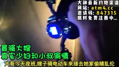 逗比大哥鸡巴都不硬还学人玩让漂亮的小嫂子舔半天都不能插入大哥光吃奶子不给舔逼搞的嫂子都不高兴