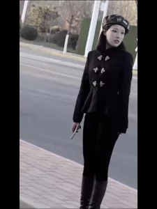 一家子的乱伦爸爸和女儿在69式儿子干屁眼儿全程妈妈在旁边录像全露脸真实