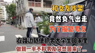 网红脸大胸美女和男友开车到乡村路上开着车门肏逼啪啪路过的人都回头看又到路上干国语