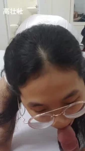 高颜值网红脸新人美女主播身材苗条皮肤白皙漏奶漏逼秀性感翘臀